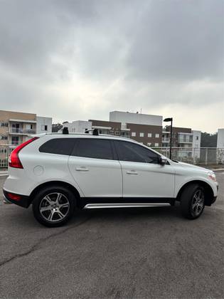 VOLVO XC60 2.0 T5 DYNAMIC FWD TURBO GASOLINA 4P AUTOMÁTICO VOLVO XC60 2.0 T5 DYNAMIC FWD TURBO GASOLINA 4P AUTOMÁTICO